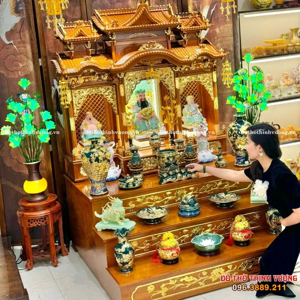 Siêu Phẩm Ban Thần Tài 3 Gian Gỗ Hương + Sứ Xanh Lục Bảo Vẽ Vàng